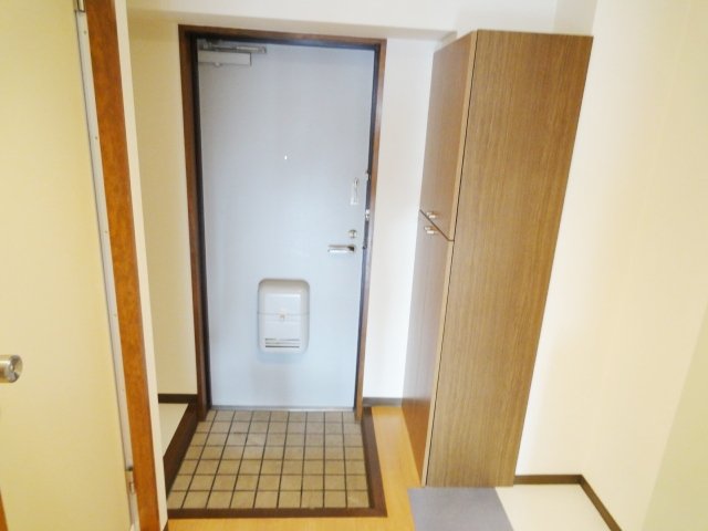 玄関　写真は別号室のものです。