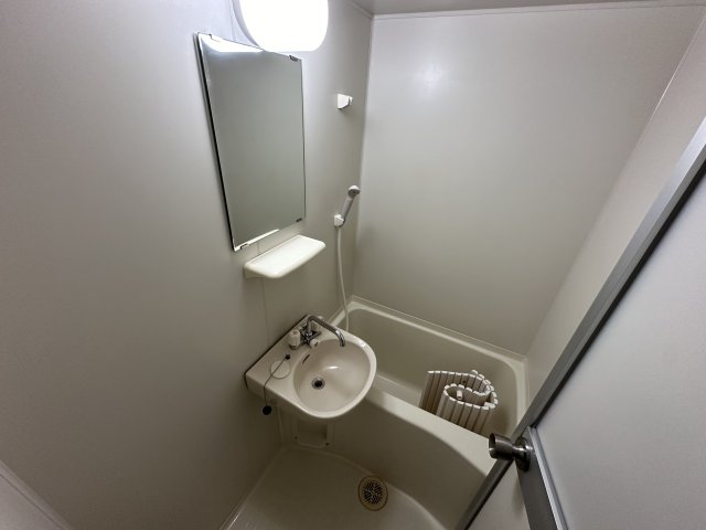 バス・シャワールーム　※別部屋参考写真