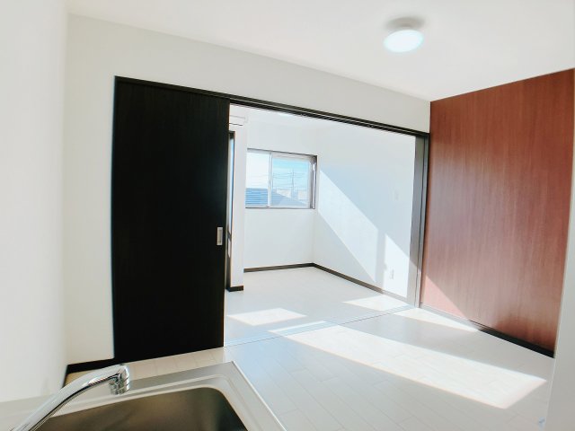 居室・リビング　個人の部屋や寝室として使える洋室