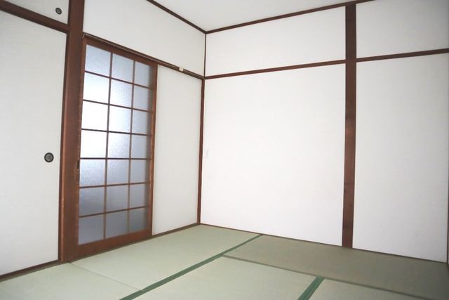 その他部屋・スペース　【居間・リビング】押入れもあります。