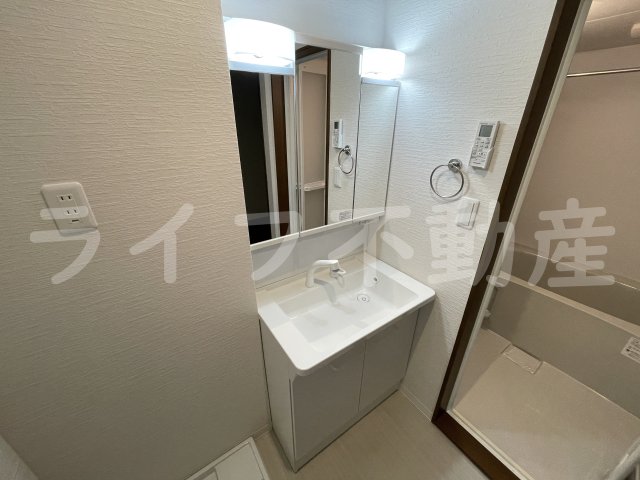 洗面設備　独立洗面台あり、毎朝おしゃれに忙しい女性の方におすすめです