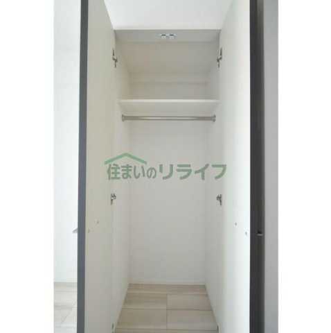 収納　ハーモニーレジデンス六義園間取り反転写真　同じ広さ