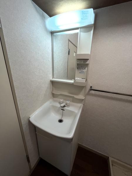 洗面設備　清潔感のある洗面台です☆