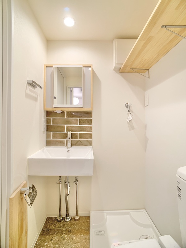 洗面設備　タイルがおしゃれ