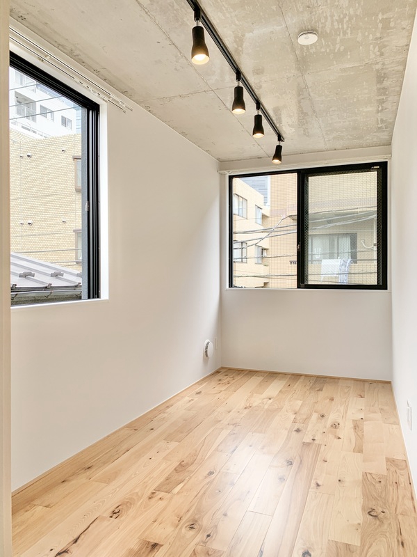 眺望　大きな窓が開放的