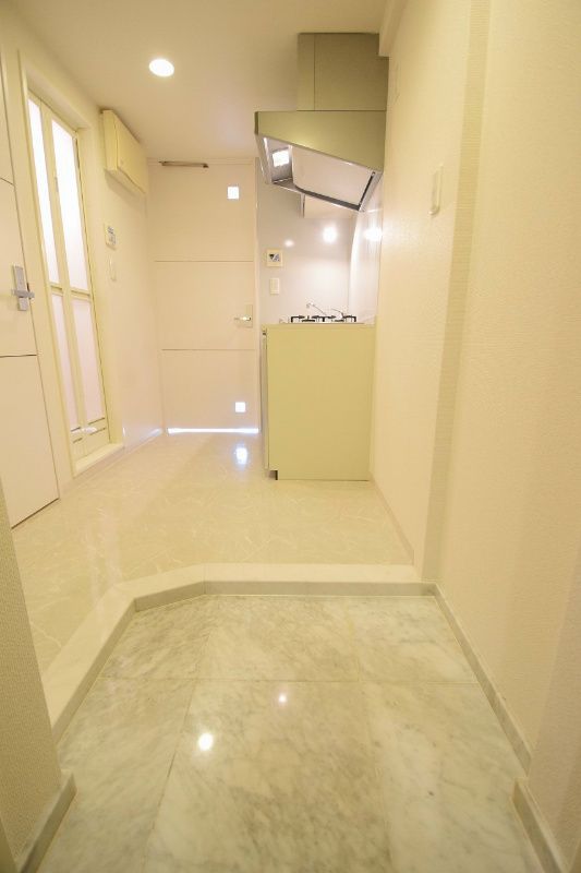 玄関　（別タイプ参考写真）スパシエエルヴィエントアース板橋タワー