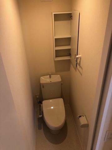 トイレ　同タイプ2Ｆの室内写真（参考写真）になります。
