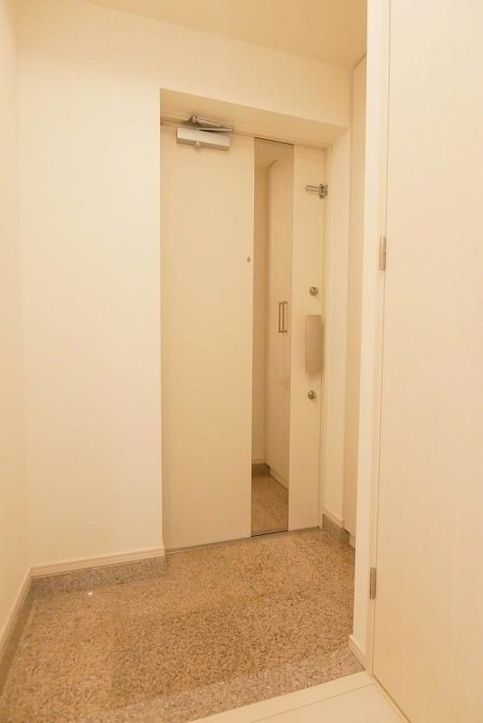 玄関　■モニタ付インターホン■シューズクローゼット■ダウンライト