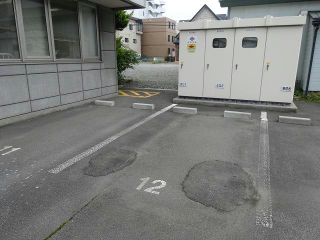 駐車場　駐車場