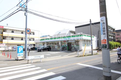 コンビニ　ファミリーマート南行徳三丁目店（コンビニ）まで105m