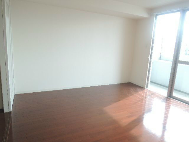 居室・リビング　カウンターの付いたリビングで寝食を分けることが可能です。