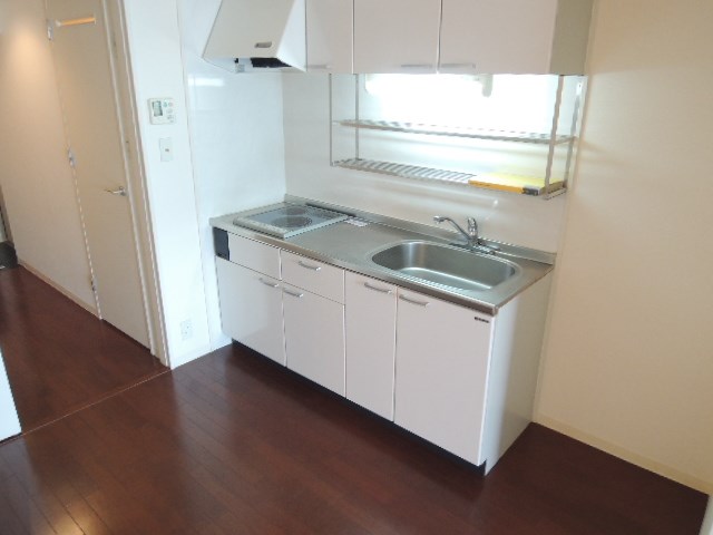 キッチン　対面キッチンで家事をしながらテレビを観たりも出来ます。