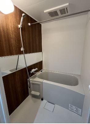 バス・シャワールーム　・同型参考写真