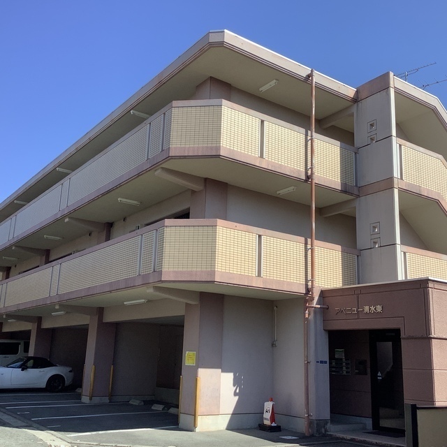 建物外観　鉄筋コンクリート造3階建