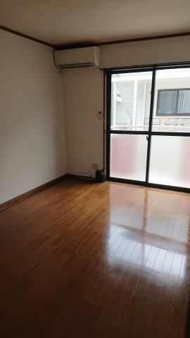 居室・リビング　こちらのリビングで趣味の時間をお楽しみください