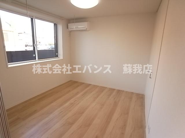 その他部屋・スペース　開放的な寝室です