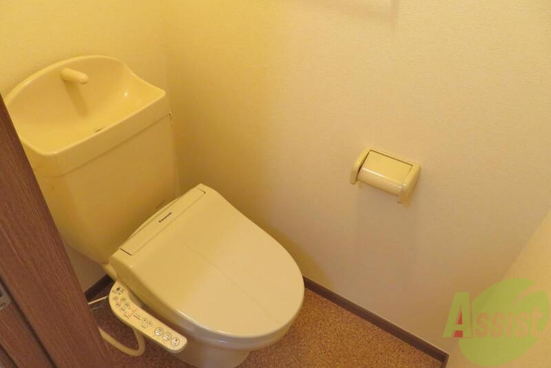 トイレ　バス・トイレ別で温水洗浄便座付き。清潔で快適です。