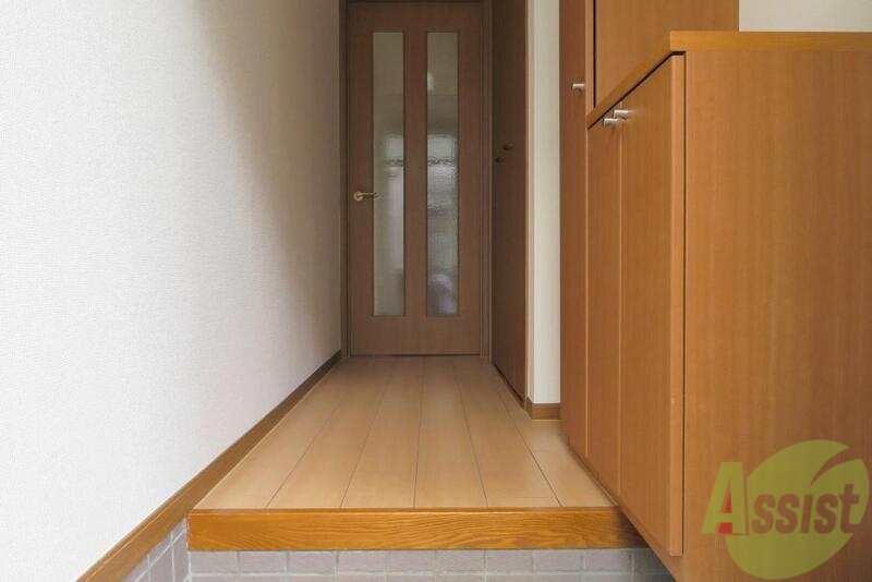 玄関　玄関から突き当りにお部屋があります。