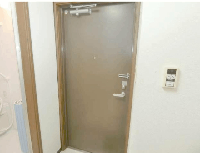 玄関　※別部屋参考写真