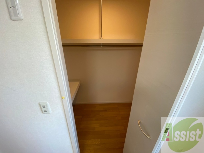 収納　寝室の収納です。部屋がすっきり片付きます。