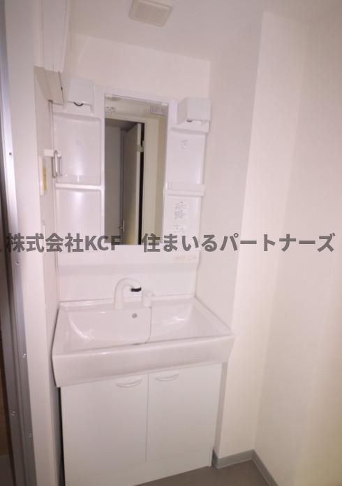 洗面設備　ゆったりとスペースのある洗面所