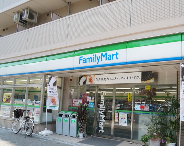 コンビニ　ファミリーマートパークシティ新川崎店（コンビニ）まで727m