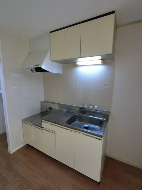キッチン　退去前につき、別部屋の写真になります。