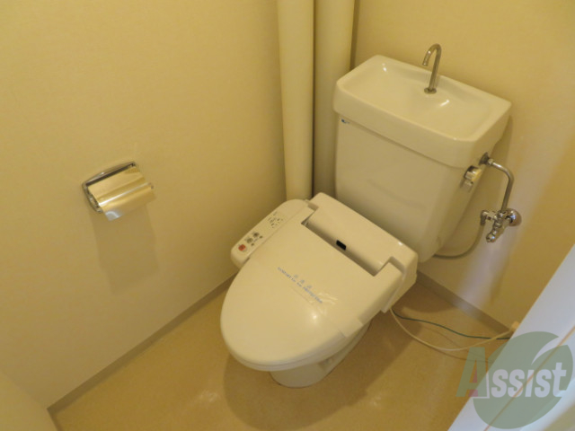 トイレ　トイレには、ウォシュレットが設置されているので便利ですね