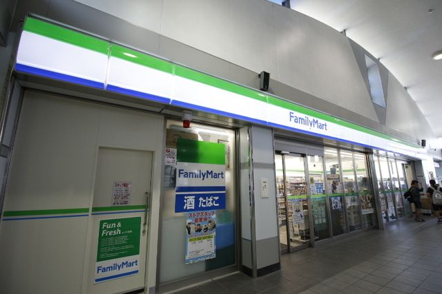 飲食店　ファミリーマート実籾駅店（飲食店）まで1570m