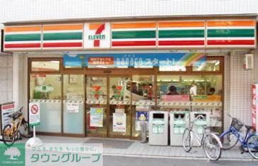 コンビニ　セブンイレブン（コンビニ）まで591m