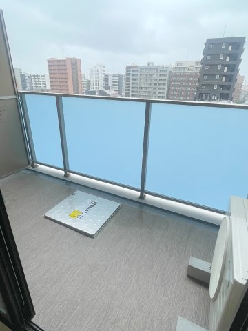 バルコニー　たっぷりとした収納スペースです