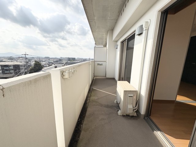 バルコニー　※別号室の写真です。現況優先となります。