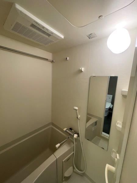 バス・シャワールーム　コンパクトで使いやすいお風呂です