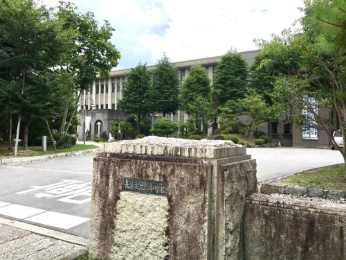 中学校　長浜市立西中学校（中学校）まで918m