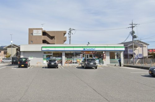 コンビニ　ファミリーマート 長浜柳町店（コンビニ）まで575m