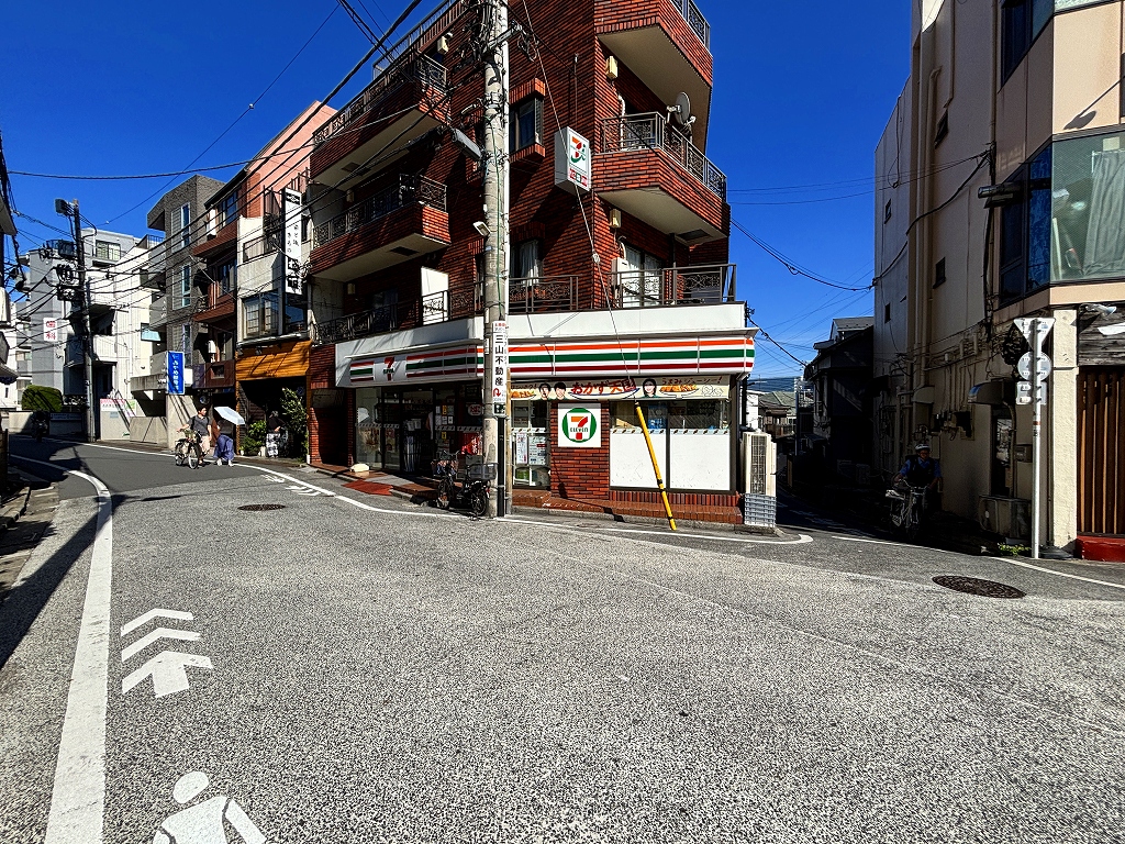 コンビニ　セブンイレブン中野野方駅東店（コンビニ）まで97m