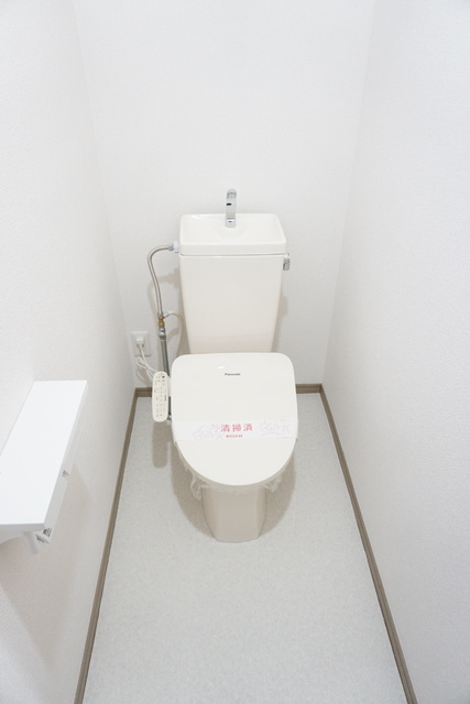 トイレ　★トイレは嬉しい洗浄機能付き便座です♪★