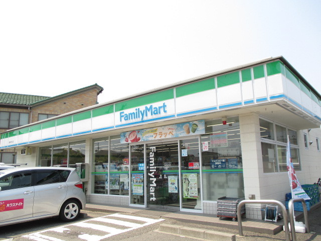 コンビニ　ファミリーマート四郎丸吹上店（コンビニ）まで60m