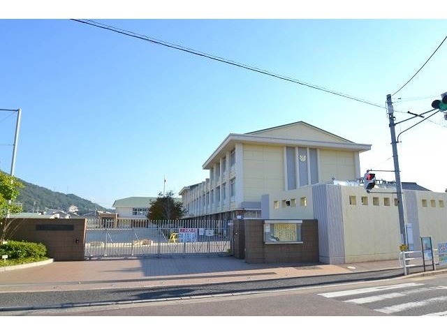 小学校　広島市立東野小学校（小学校）まで834m