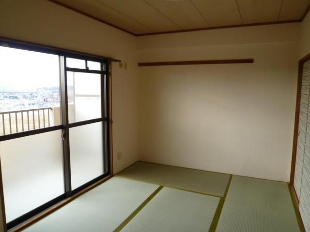 バス・シャワールーム　落ち着いて過ごせそうな和室です、