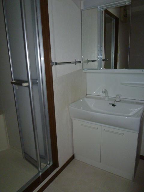 洗面設備　洗面台です。ここで朝起きてリフレッシュ