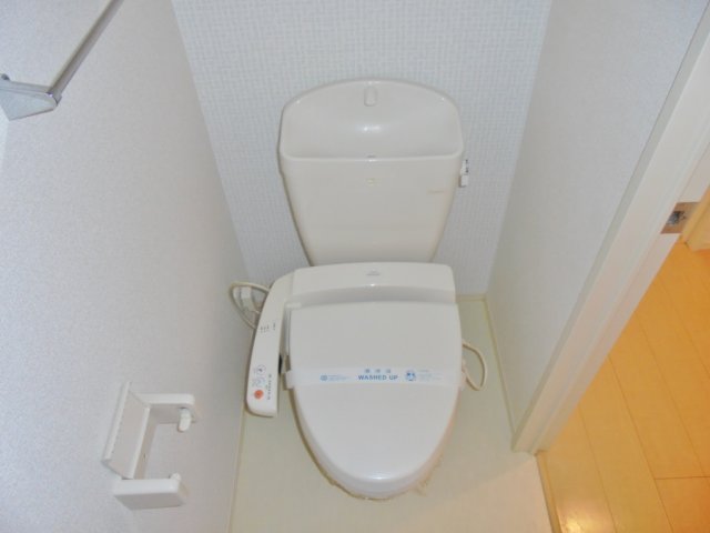 トイレ　温水洗浄暖房便座