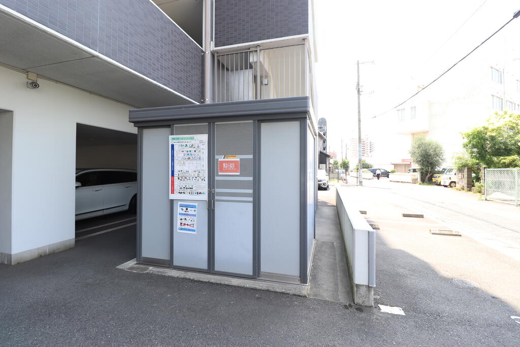 その他　敷地内にはゴミ置き場もあってとっても便利♪