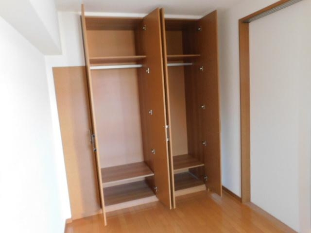 収納　壁一面収納でたくさんしまえます