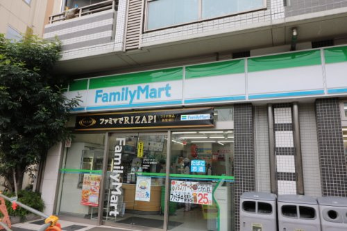 コンビニ　ファミリーマート市谷柳町店（コンビニ）まで71m