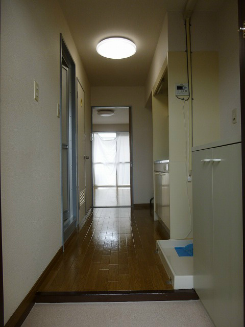 玄関　写真は別号室です。