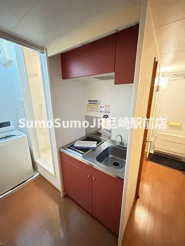 キッチン　コンパクトなキッチンで掃除もラクラク