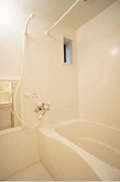 バス・シャワールーム　窓もあるので換気が出来ますね♪※他部屋の画像ですが参考まで♪