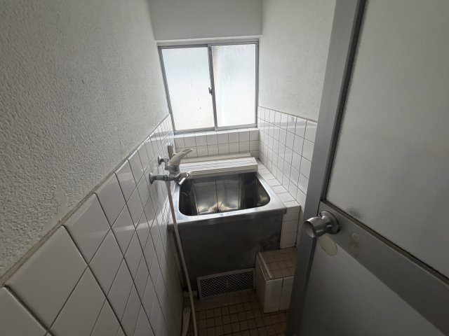 バス・シャワールーム　コンパクトで使いやすいお風呂です