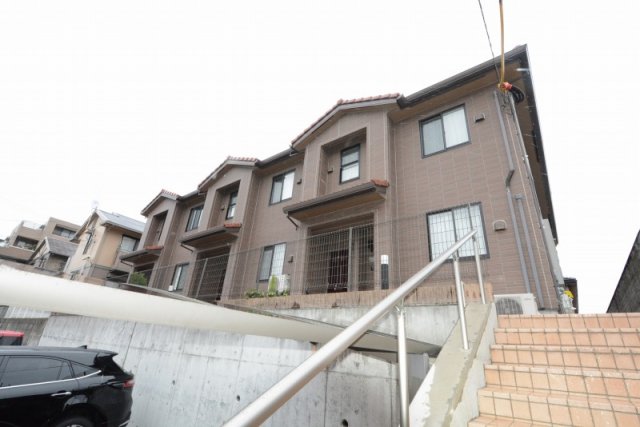 建物外観　敷地内に駐車場あります！